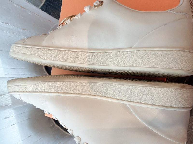二手精品自賣❤️LV金屬釦Logo經典款小白鞋.休閒鞋👟35號-21