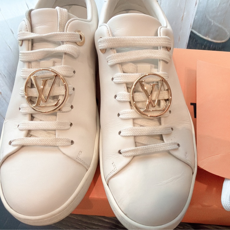 二手精品自賣❤️LV金屬釦Logo經典款小白鞋.休閒鞋👟35號-23
