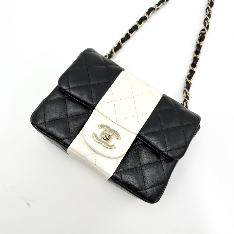 CHANEL 限量黑白色方胖子肩背斜背包 17*13*7 99新配件塵袋-2