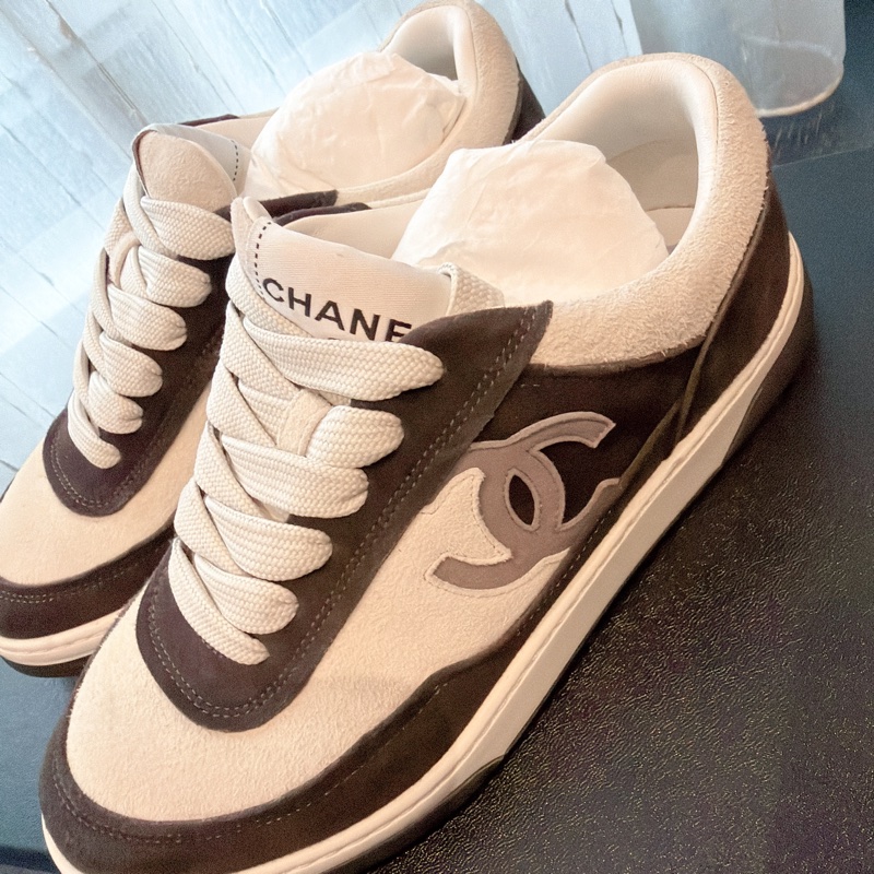 二手精品自賣❤️香奈兒Chanel灰白色雙C logo麂皮熊貓🐼鞋.平底鞋.休閒板鞋👟球鞋.小白鞋.35號.近新全配-1