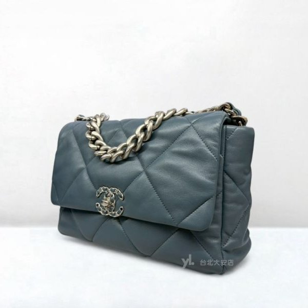 A13150-CHANEL 19 霧霾藍銀釦口蓋包30cm/AS1161-2