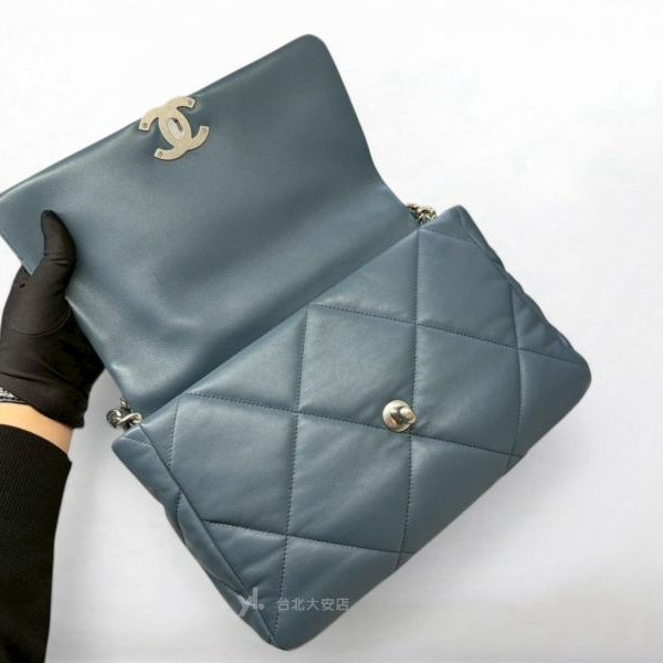 A13150-CHANEL 19 霧霾藍銀釦口蓋包30cm/AS1161-5