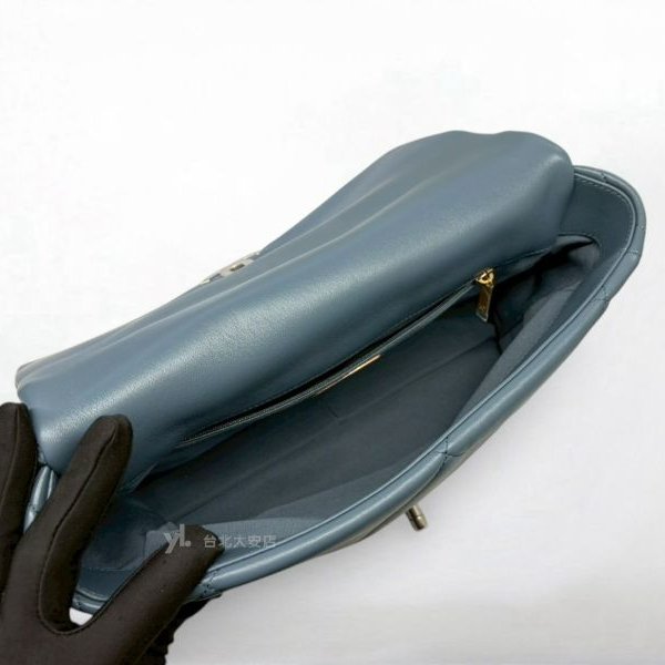 A13150-CHANEL 19 霧霾藍銀釦口蓋包30cm/AS1161-6