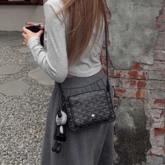 Goyard Plumet Crossbody 黑色休閒斜背包 男女可用-4
