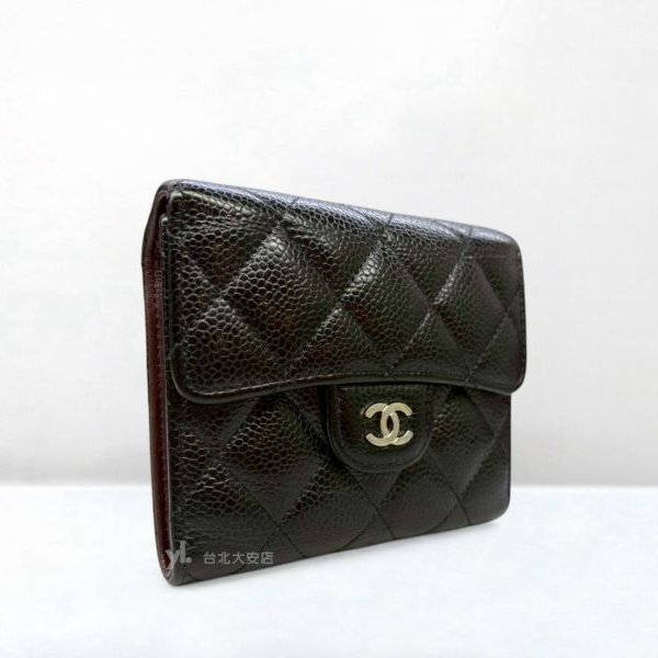 A13149-CHANEL 黑色荔枝皮銀扣下蓋三折短夾 AP0231-1