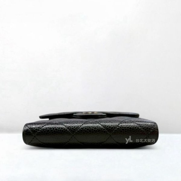 A13149-CHANEL 黑色荔枝皮銀扣下蓋三折短夾 AP0231-4