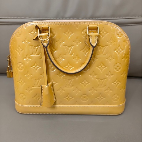 Lv/路易威登 黃色漆皮貝殼 底長31  無肩帶