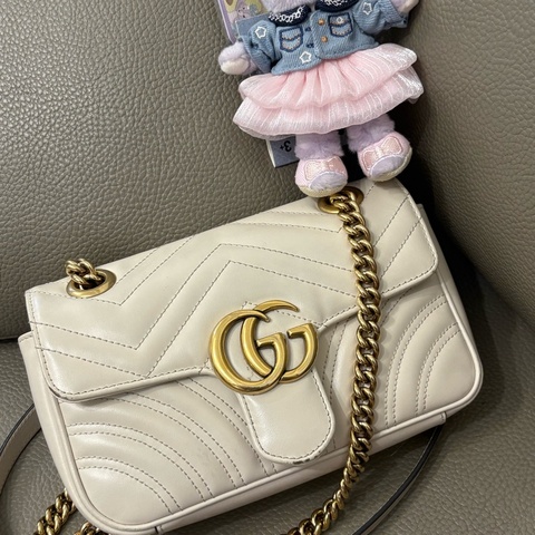 Gucci 古馳馬蒙22 Marmont 白色鏈條包 經典波浪紋拼圓弧紋設計 牛皮