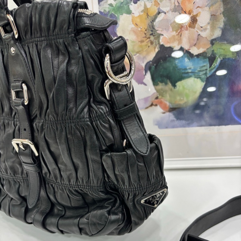 Prada 黑銀全皮褶皺手提斜背包 側邊三角標誌 有肩帶-2