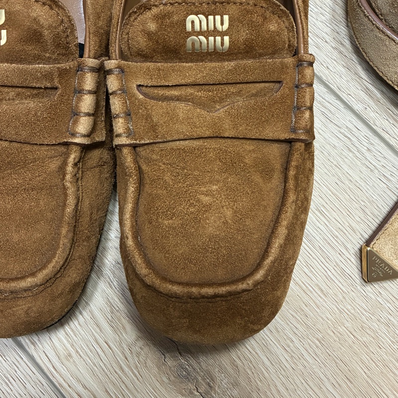 Miu Miu 樂福鞋 卡其麂皮-3