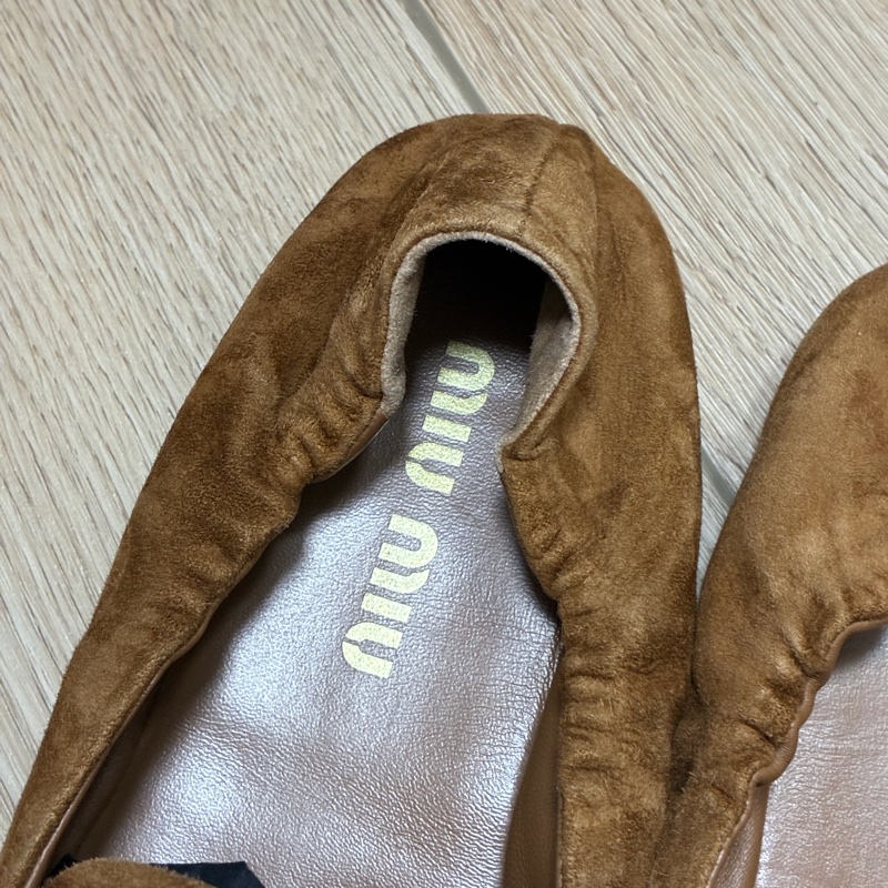Miu Miu 樂福鞋 卡其麂皮-5
