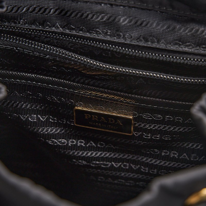 二手Prada 新款小號後背包/黑金-17