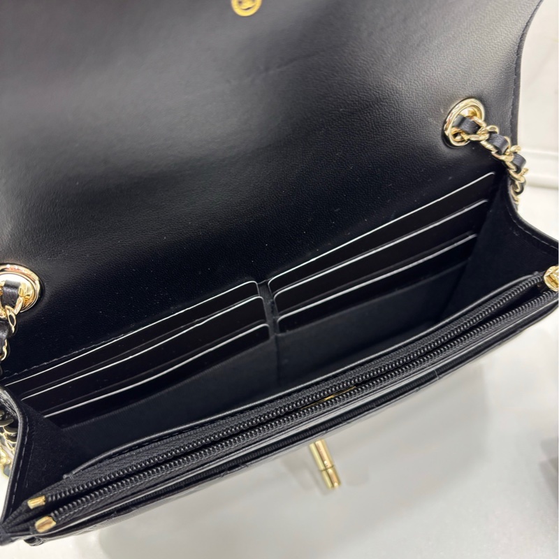 Chanel 香奈兒 25P系列 黑白熊貓漫畫方胖子，晶片有購證 閒置 尺寸12.5x19.5x3.5cm-5