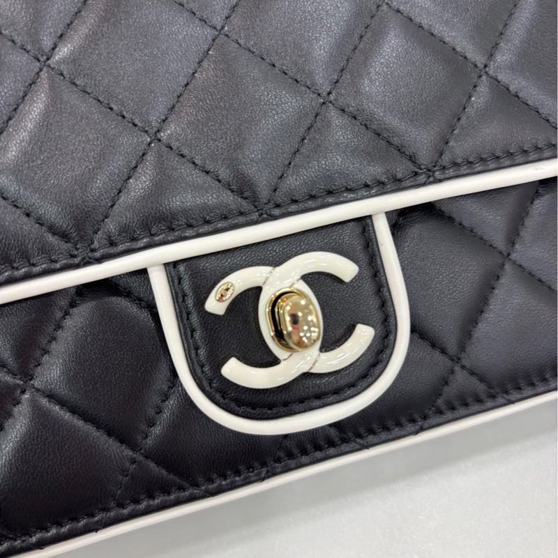 Chanel 香奈兒 25P系列 黑白熊貓漫畫方胖子，晶片有購證 閒置 尺寸12.5x19.5x3.5cm-6