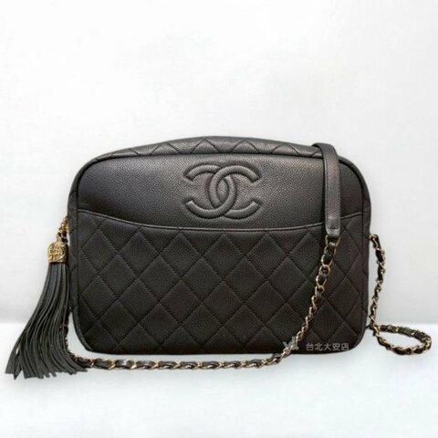 A13135-CHANEL 黑色荔枝牛皮金釦流蘇拉鍊相機包A57720