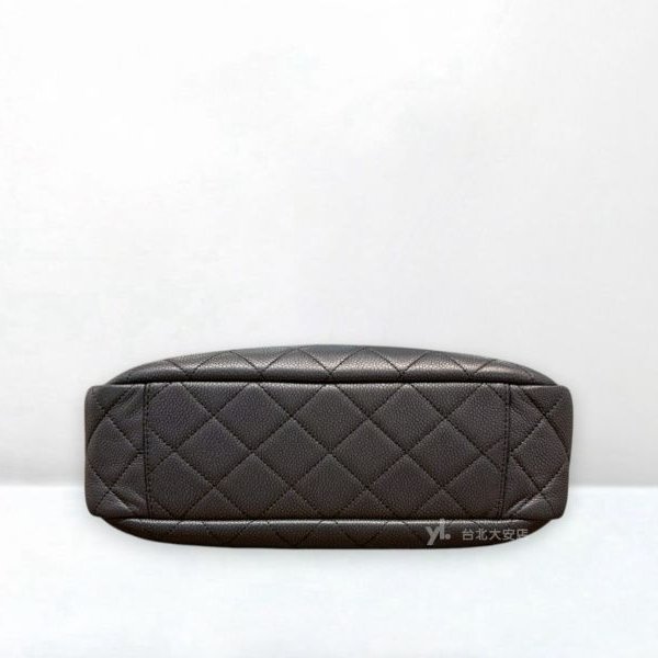 A13135-CHANEL 黑色荔枝牛皮金釦流蘇拉鍊相機包A57720-4