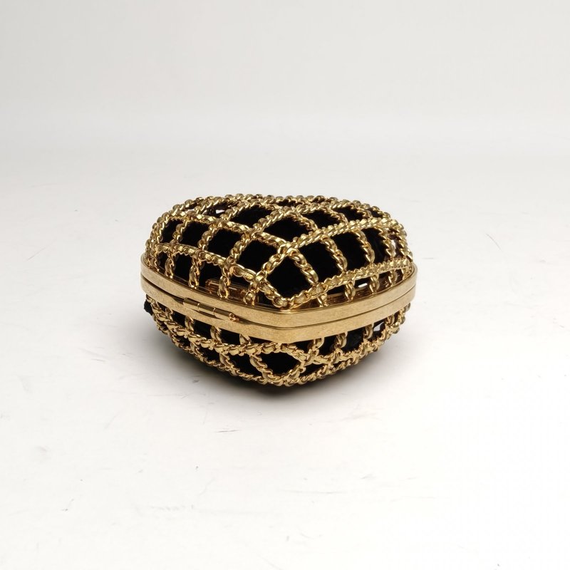 CHANEL 金色晶片開金扣鏤空愛心晚宴包肩背包-4