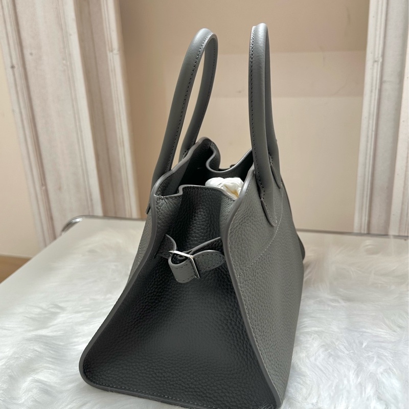 全新THE ROW Margaux 10簡約設計滑扣開合 粒面小牛皮 手提包 深灰色-1