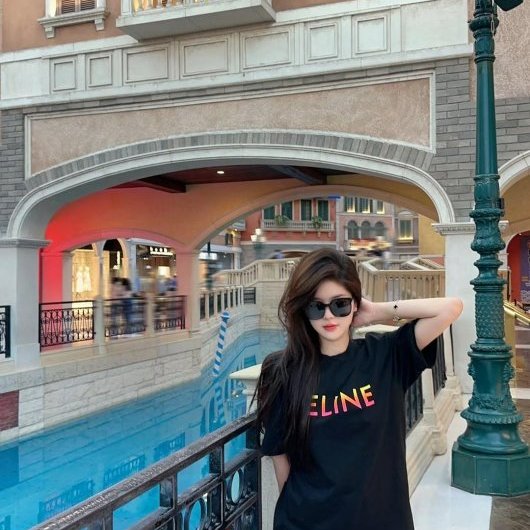 💎Han's house精品服飾💎CELINE 短 T 男女共穿 義大利製 現貨 M-5