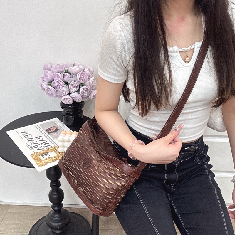 【赫蒂國際精品】Fendi 復古鴕鳥皮編織斜背包 vintage 二手 中古-2