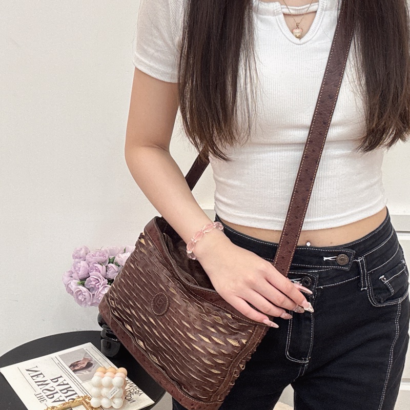【赫蒂國際精品】Fendi 復古鴕鳥皮編織斜背包 vintage 二手 中古-3