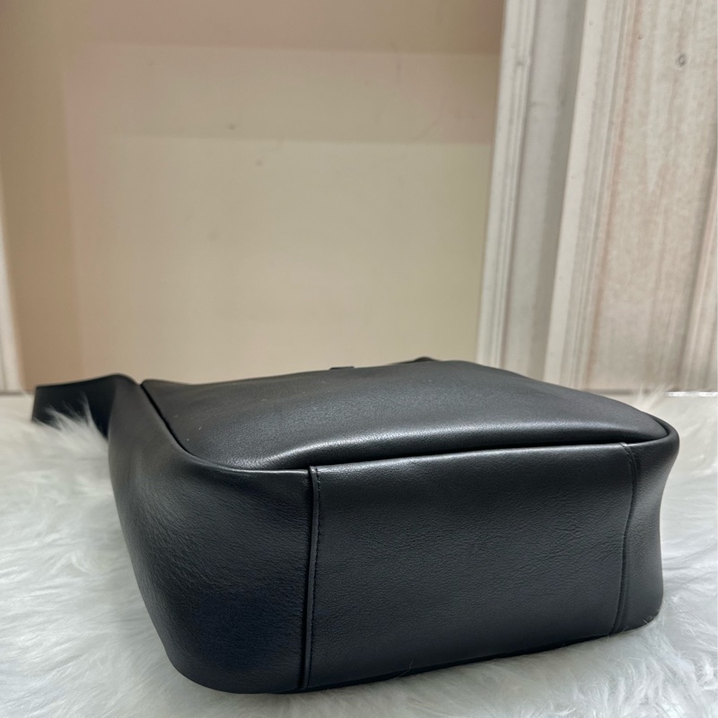 SAINT LAURENT YSL Le5A7 做舊金色Logo鈎扣開合 柔軟粒面牛皮 Hobo單肩包 small 小號 黑色-3