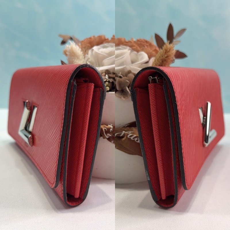 LV Twist水波紋皮革紅銀扣鎖長夾-2
