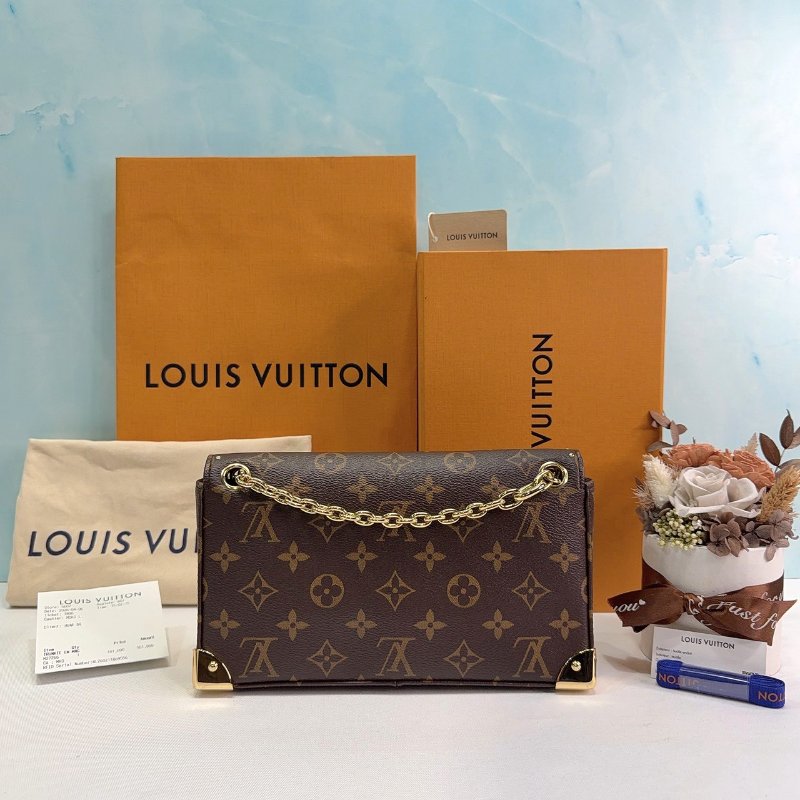 LV Trunkie East West老花鏈帶肩背包-1