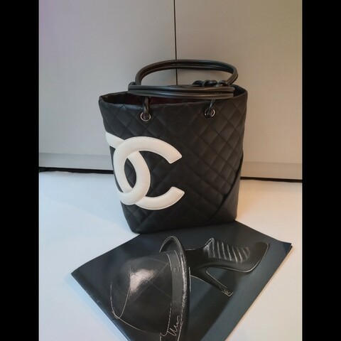 Chanel 黑底白雙C中號康朋托特包