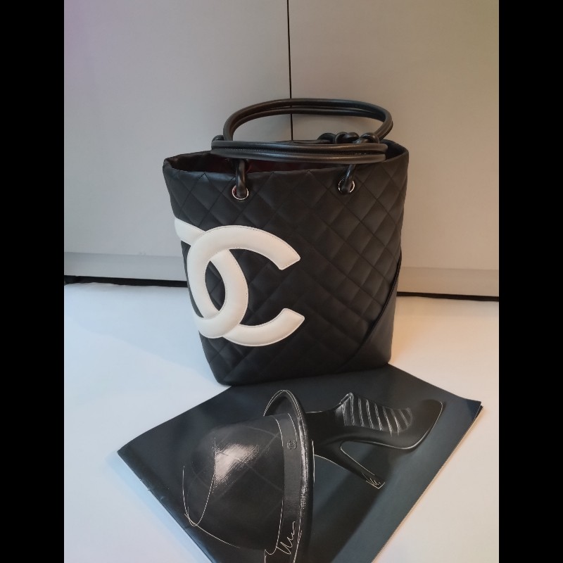 Chanel 黑底白雙C中號康朋托特包-0