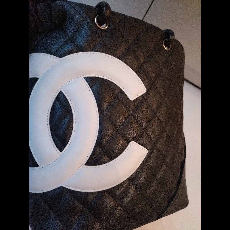 Chanel 黑底白雙C中號康朋托特包-6