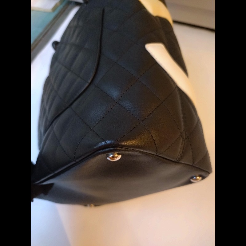 Chanel 黑底白雙C中號康朋托特包-13