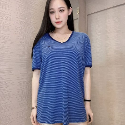 💎Han's house精品服飾💎DIOR Logo 蜜蜂 刺繡 V領 T 短袖~現貨-5