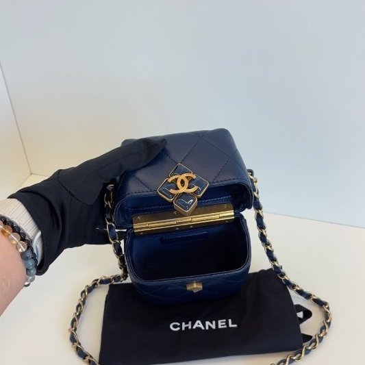 閒置新 香奈兒/Chanel 四葉草寶石扣 寶藍色菱格盒子包 芯片款-8