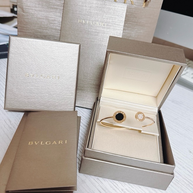 BVLGARI 18K玫瑰金鑽石縞瑪瑙大小圓餅翻轉開口手鐲-4