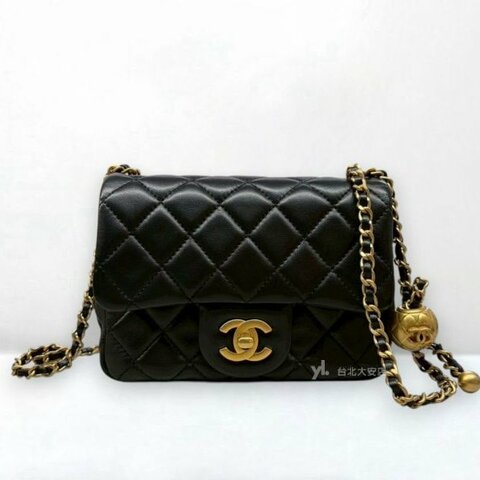 A13116-CHANEL 黑色羊皮金球方胖子口蓋包AS1786