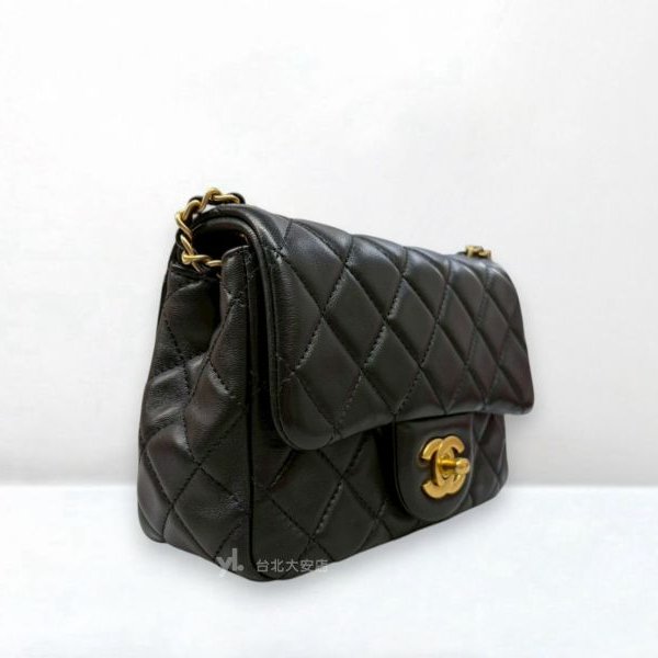 A13116-CHANEL 黑色羊皮金球方胖子口蓋包AS1786-1