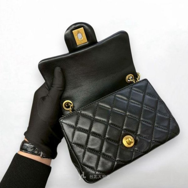 A13116-CHANEL 黑色羊皮金球方胖子口蓋包AS1786-5