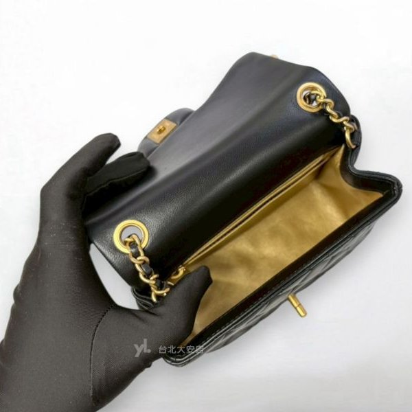 A13116-CHANEL 黑色羊皮金球方胖子口蓋包AS1786-6