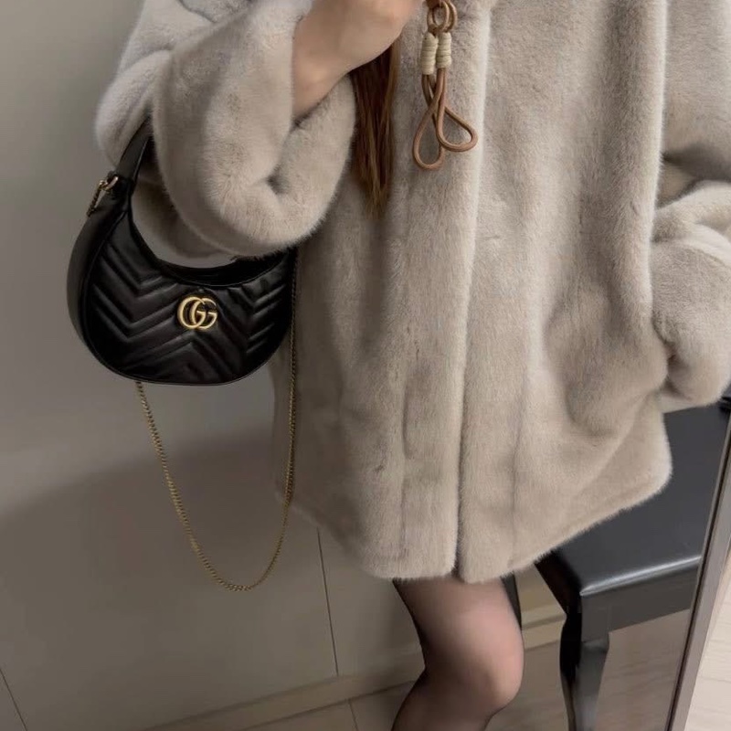 GUCCI 古馳 Marmont 絎縫牛皮鍊帶肩背/斜背彎月包(黑色)-0