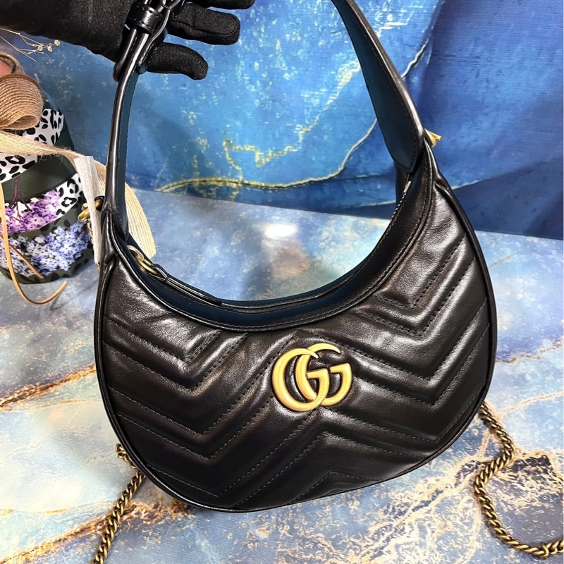 GUCCI 古馳 Marmont 絎縫牛皮鍊帶肩背/斜背彎月包(黑色)-1