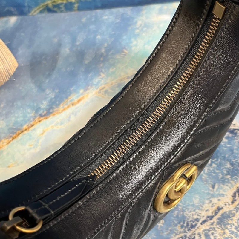 GUCCI 古馳 Marmont 絎縫牛皮鍊帶肩背/斜背彎月包(黑色)-7