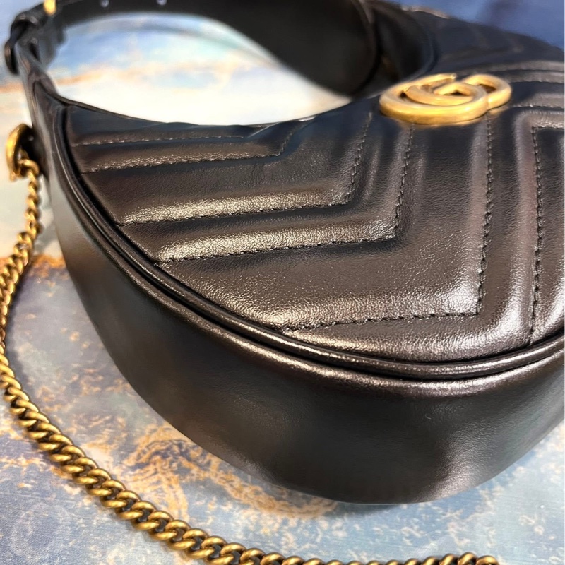GUCCI 古馳 Marmont 絎縫牛皮鍊帶肩背/斜背彎月包(黑色)-9