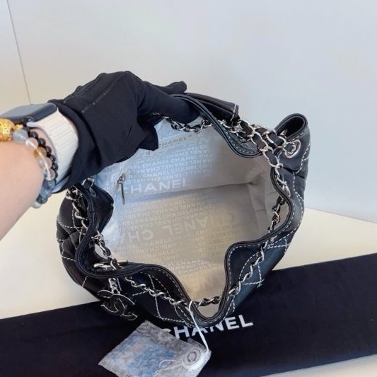 香奈兒/Chanel 牛皮小號 銀扣雙C 黑白外縫線小福袋水桶包-8