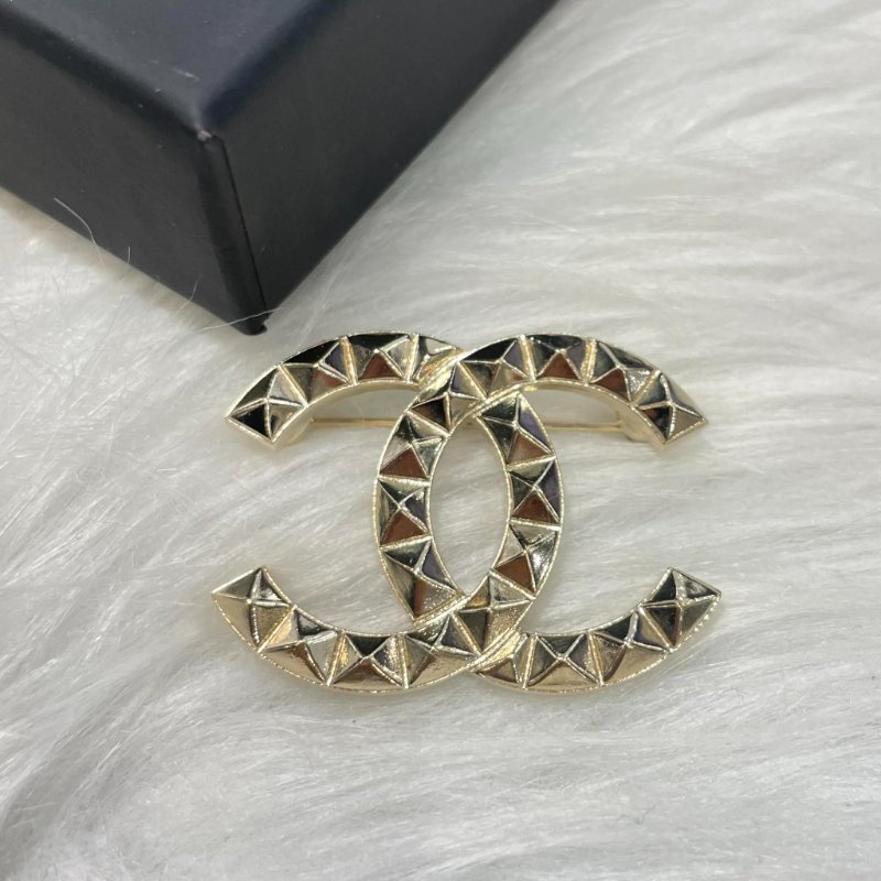 CHANEL 雙C淡金 鉚釘胸針-0