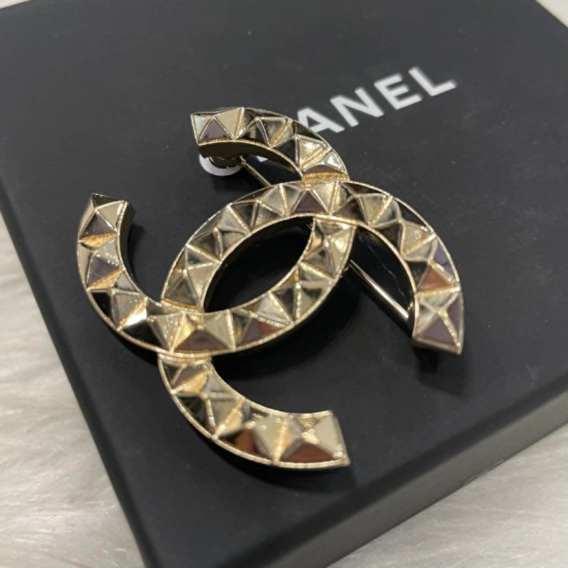 CHANEL 雙C淡金 鉚釘胸針-4