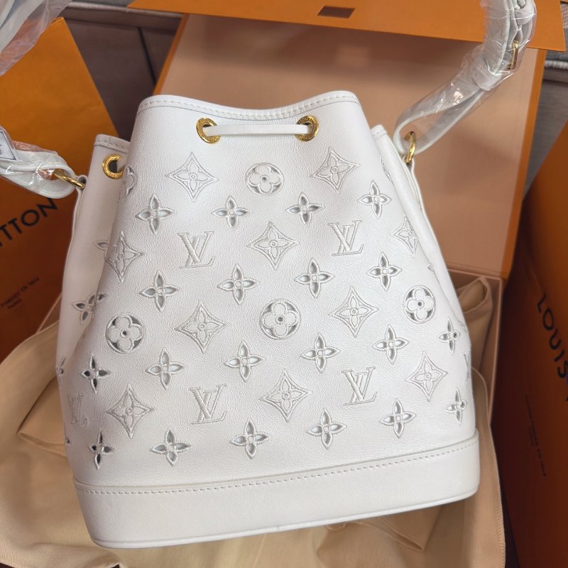 全新品 路易威登/Louis Vuitton 白色全皮鏤空水桶包中號 芯片款-1