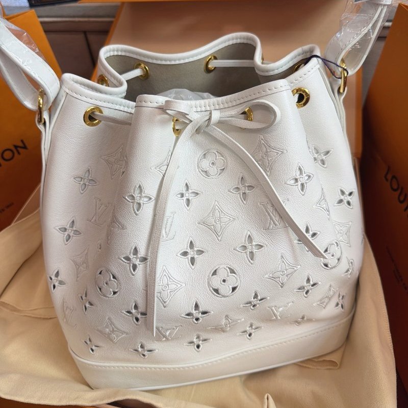 全新品 路易威登/Louis Vuitton 白色全皮鏤空水桶包中號 芯片款-5