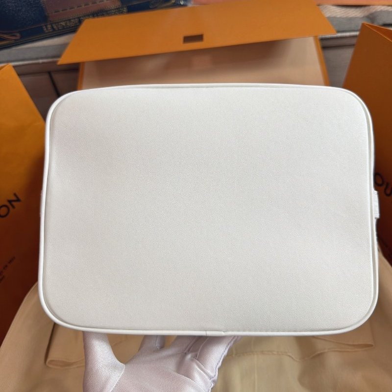 全新品 路易威登/Louis Vuitton 白色全皮鏤空水桶包中號 芯片款-7