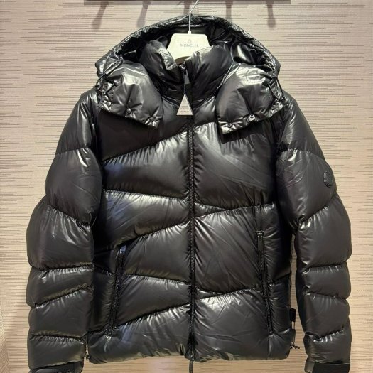 💎Han's house精品服飾💎moncler Yonne 羽絨 防風 防水 連帽 可拆 外套 可手水洗 現貨 0原價64800-0